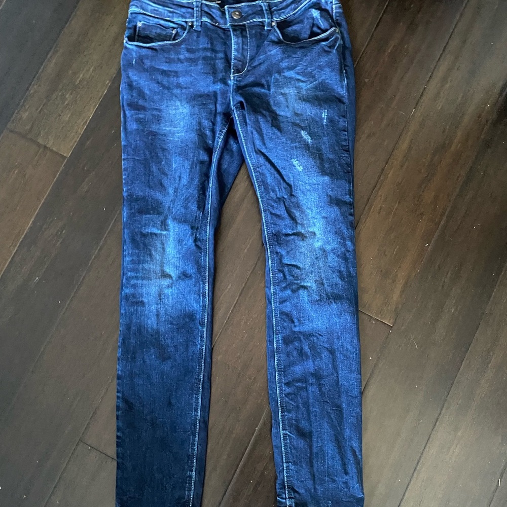 RW&Co medium wash distressed Blue Jeans